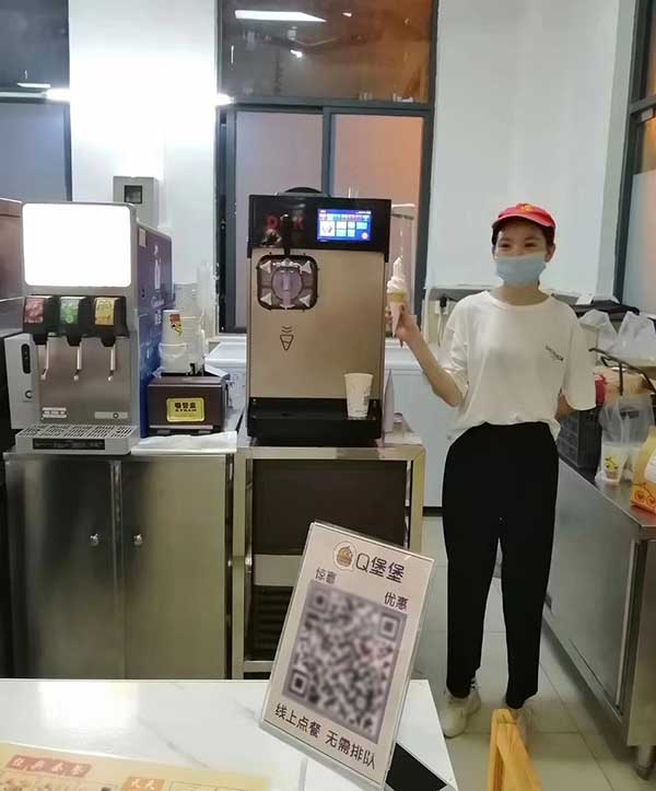 英迪爾冰淇淋機(jī)備受商家歡迎 英迪爾冰淇淋機(jī)備受商家歡迎